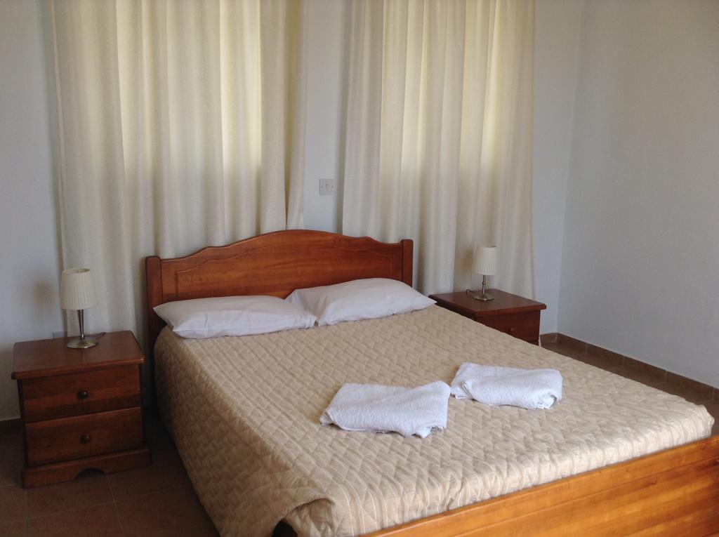 Aura Holiday Villas Paphos Room photo