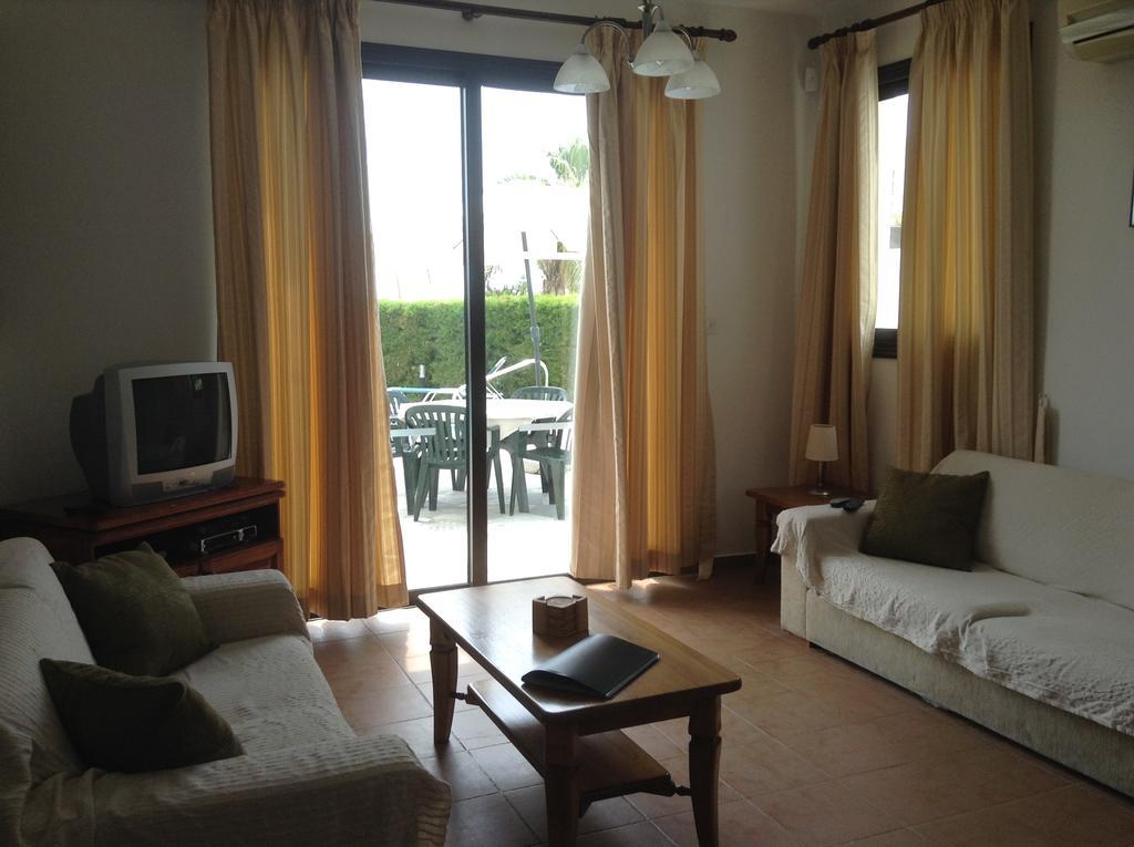 Aura Holiday Villas Paphos Exterior photo